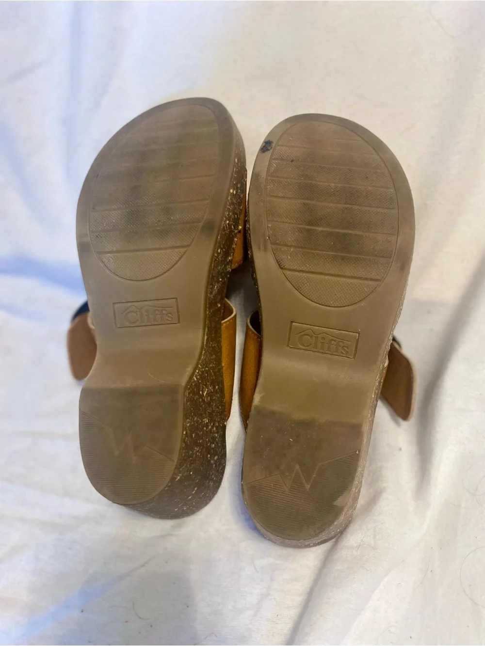 Cliffs by WHITE MOUNTAIN Cicada Tan Double-Band Cork Platform Sandals 8.5